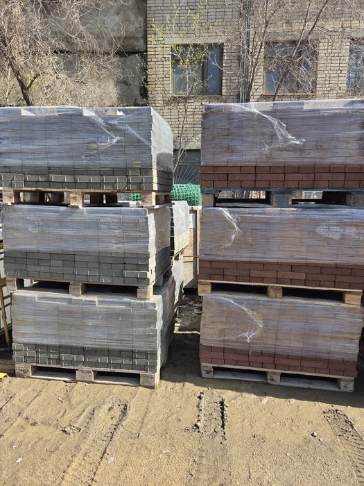 Брусчатка вибропресоваеая прямоугольная Серая 2800, Цветная 3300 за кв