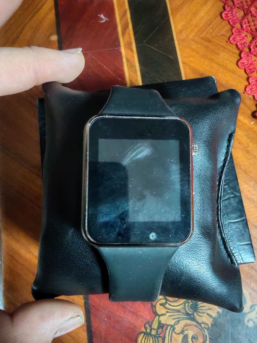 Ceasuri de dama și bărbați  200 de lei bucata