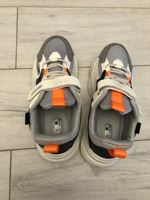 Кроссовки на 41 размер