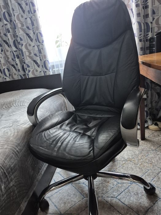 Продаю стул  компьютерный ,либо для офиса