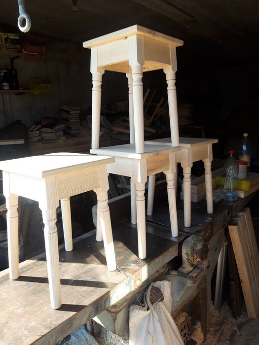 Табуреты новые сосна