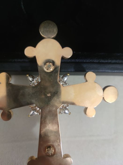 Cruce din argint aurit