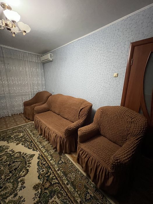 Продам диван с двумя креслами