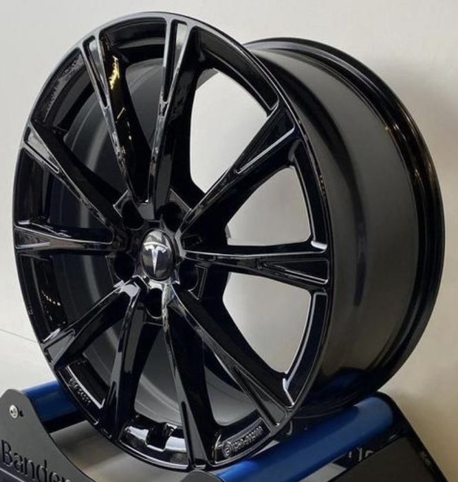 Тесла модел 3 джанти 19 цола DEZEND