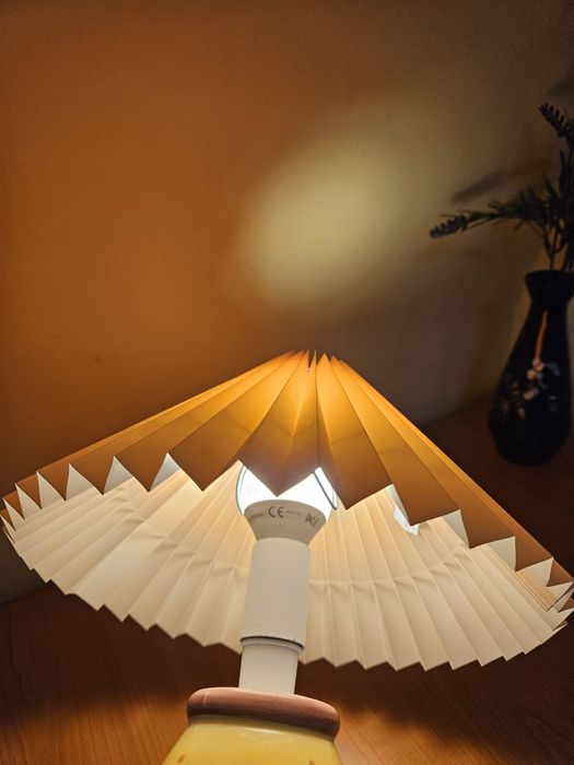 Елегантна нощна лампа