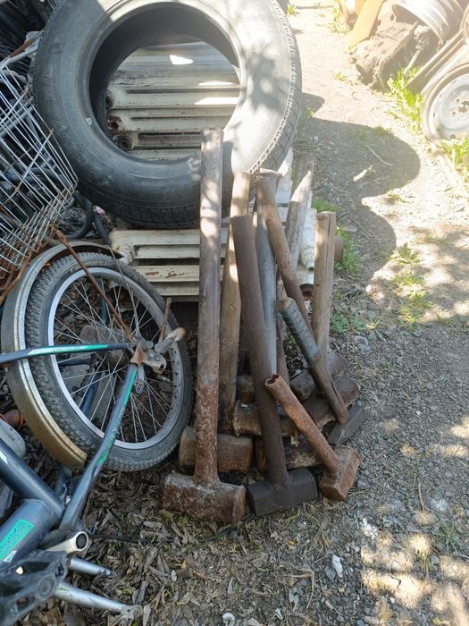 Продам кувалду и молоток.