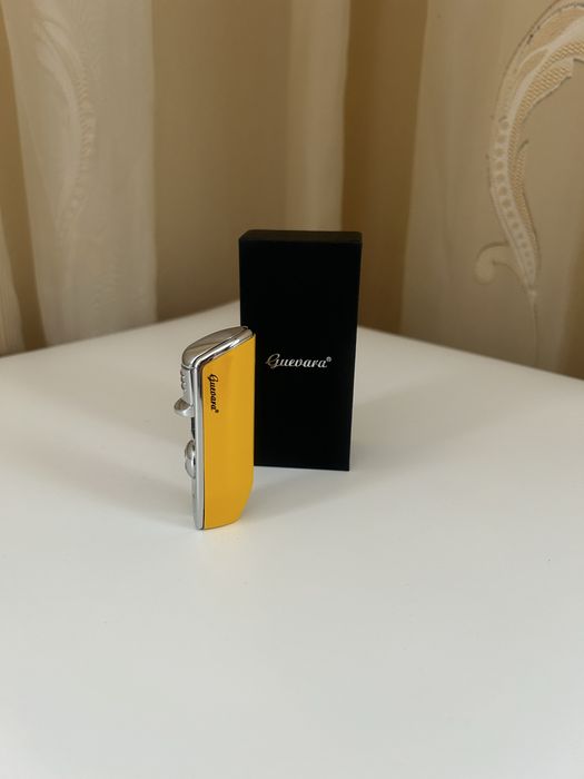 Guevara запалка с 3 Jet пламъка + пънч и подаръчна кутия