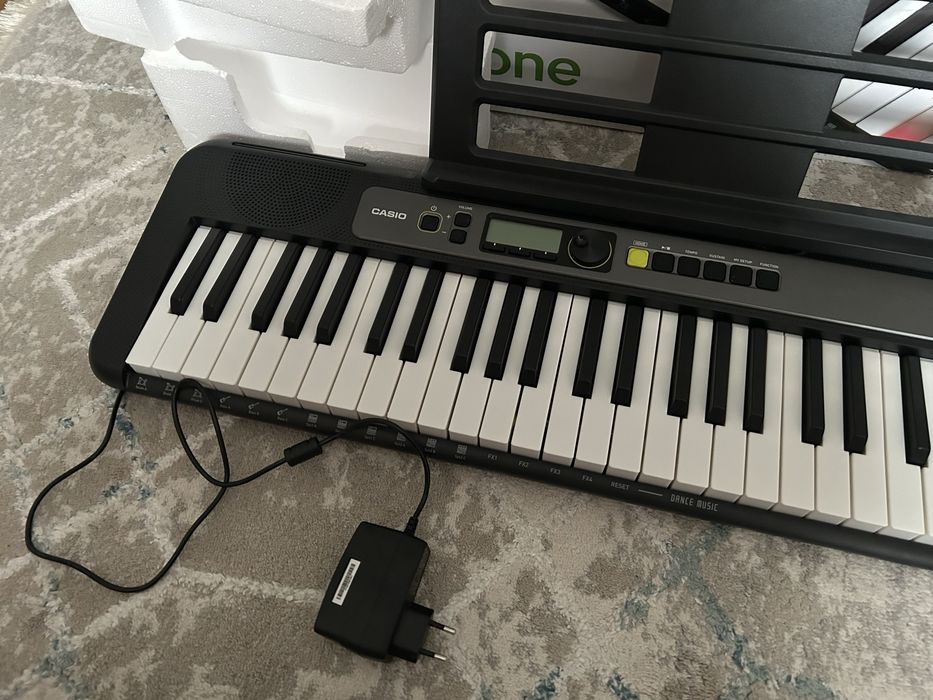 синтезатор Casio