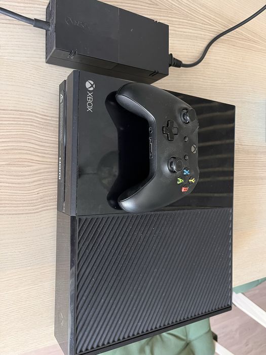 Xbox One 500 GB – Perfect funcțional – Stare foarte bună + controller original