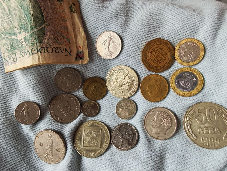 Колекционерски сет монети и банкноти