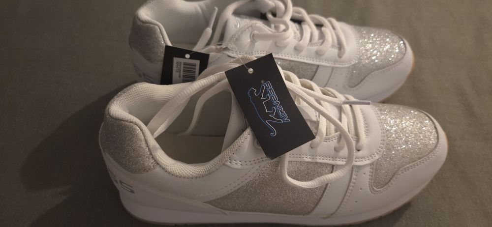 Adidasi AIRNESS produs nou