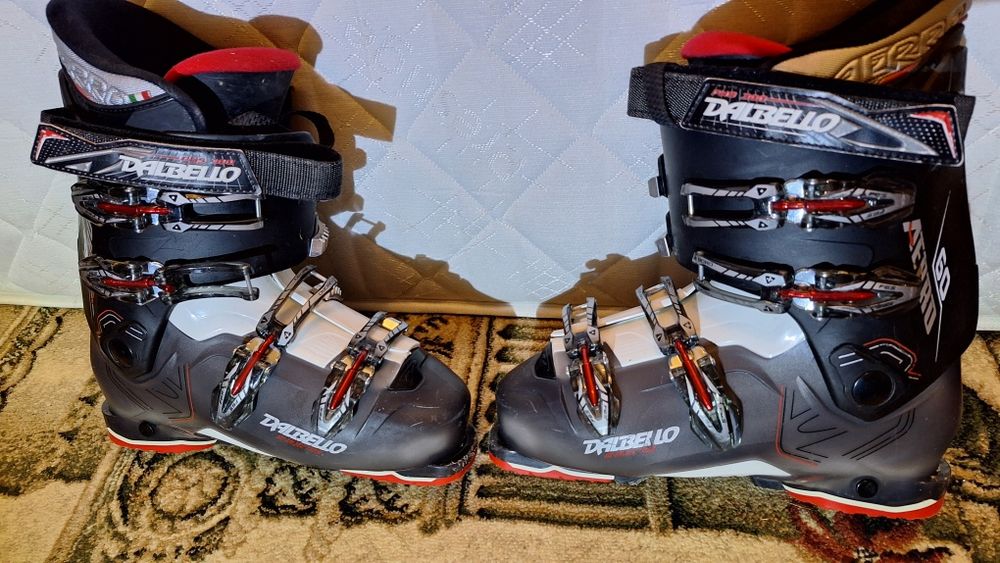 Echipament ski barbatesc,lungimea skiurilor  163 si claparii 42-43