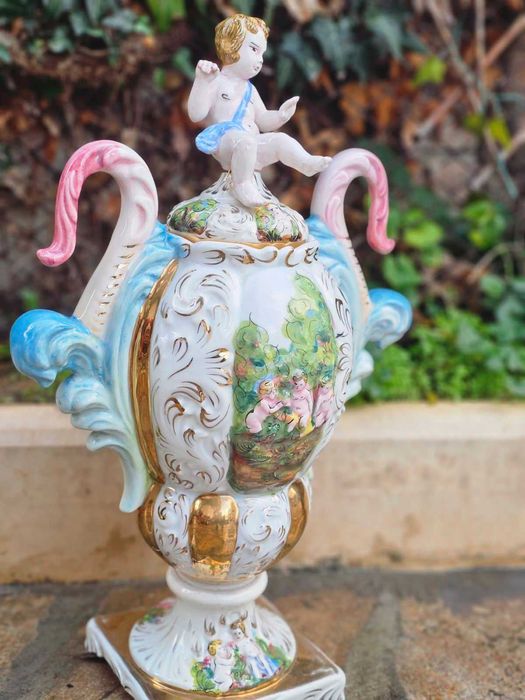 Комплект порцеланова урна и ваза - Capodimonte