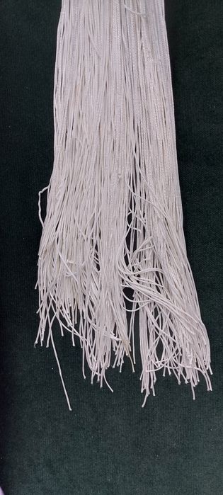 Perdele din șnururi albe