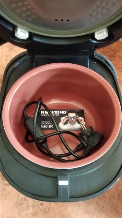 Мультиварка Redmond