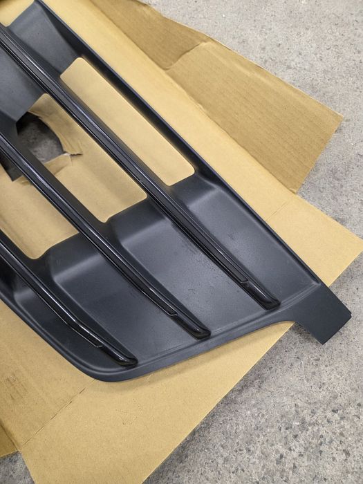 Audi Q7 4M0 16г лява долна решетка към бронята ОЕ