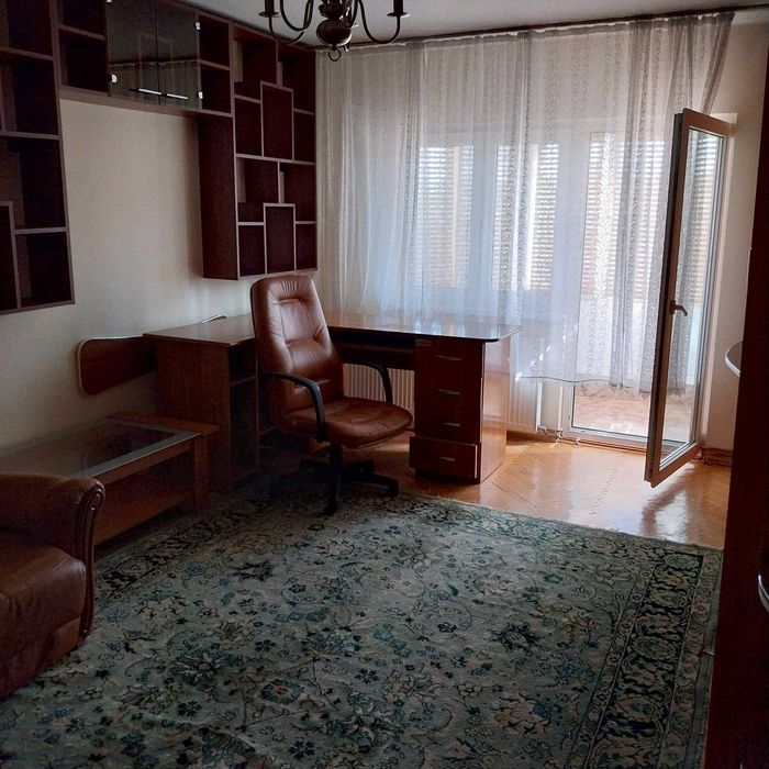 Inchiriez apartament doua camere si balcon, zona Zavoi