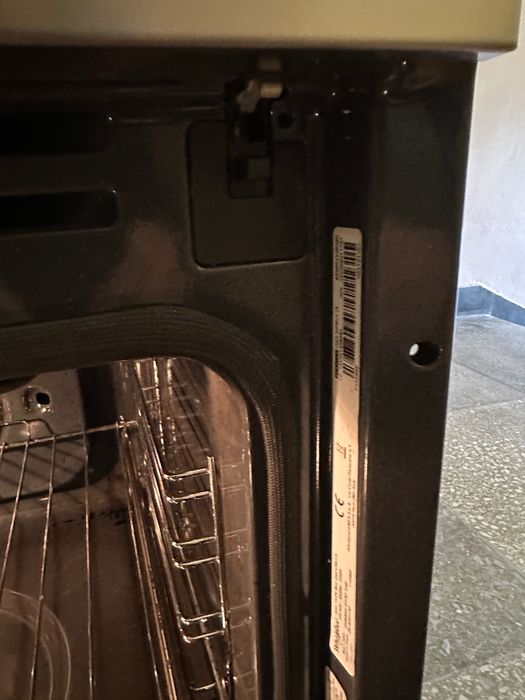 Пиролитична парова фурна за вграждане Whirlpool, цвят инокс, самопочистваща се