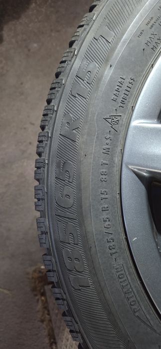 RENAUT ZOE Джанти със зимни гуми 185/65/15 6J ET38 4x100 ЦО60 ДОТ2820