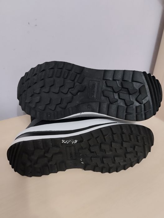 Дутыши очень тёплые,размер 35-36.Новые!!!