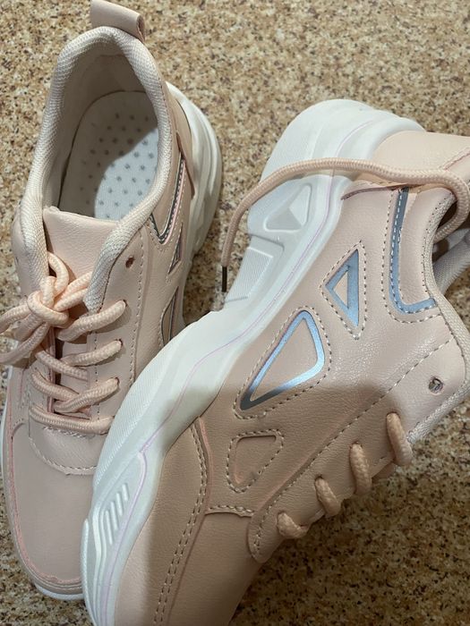 Новые   кроссовки   продам