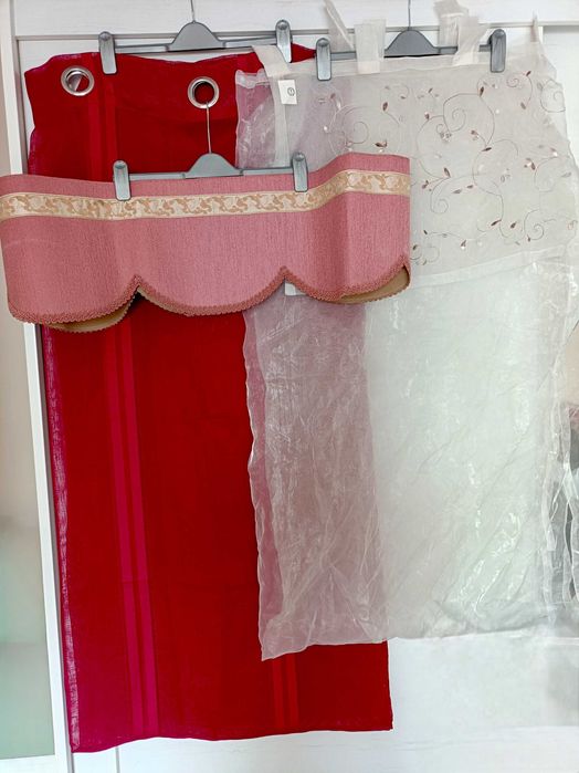 Draperie cu perdea și margine bățoasă de draperie