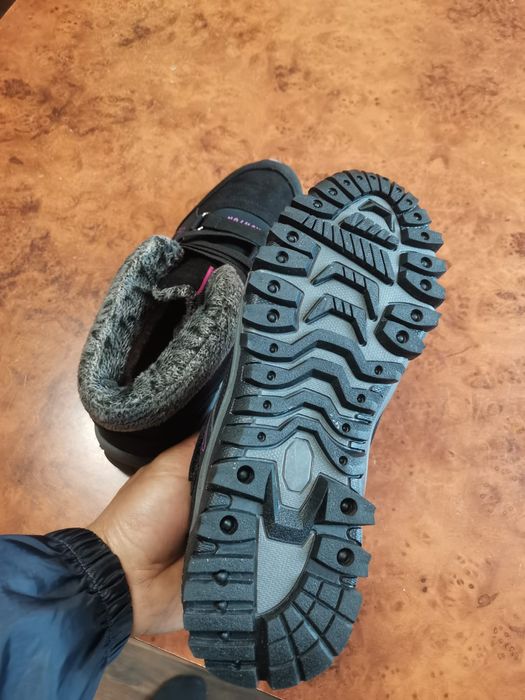 Продам зимнею обувь