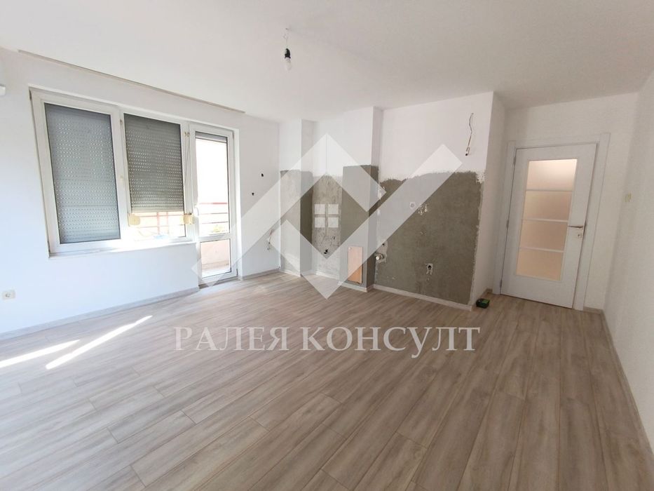 Продава се Тристаен апартамент в Пловдив, Каменица 1 - 170 кв.м за 1548 €/кв.м - Снимка #2