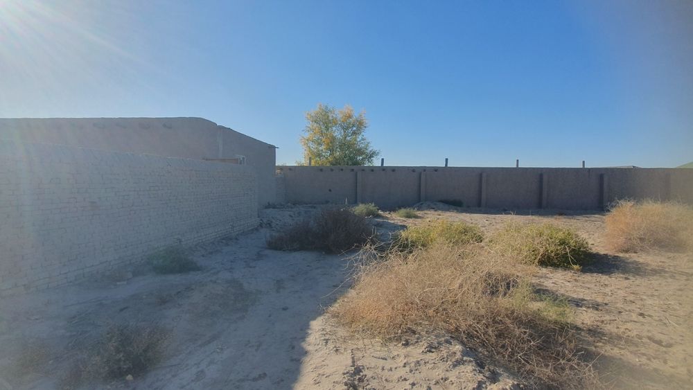 Qo'shkopir  sputnikda 10 sotix xovli joy sotiladi