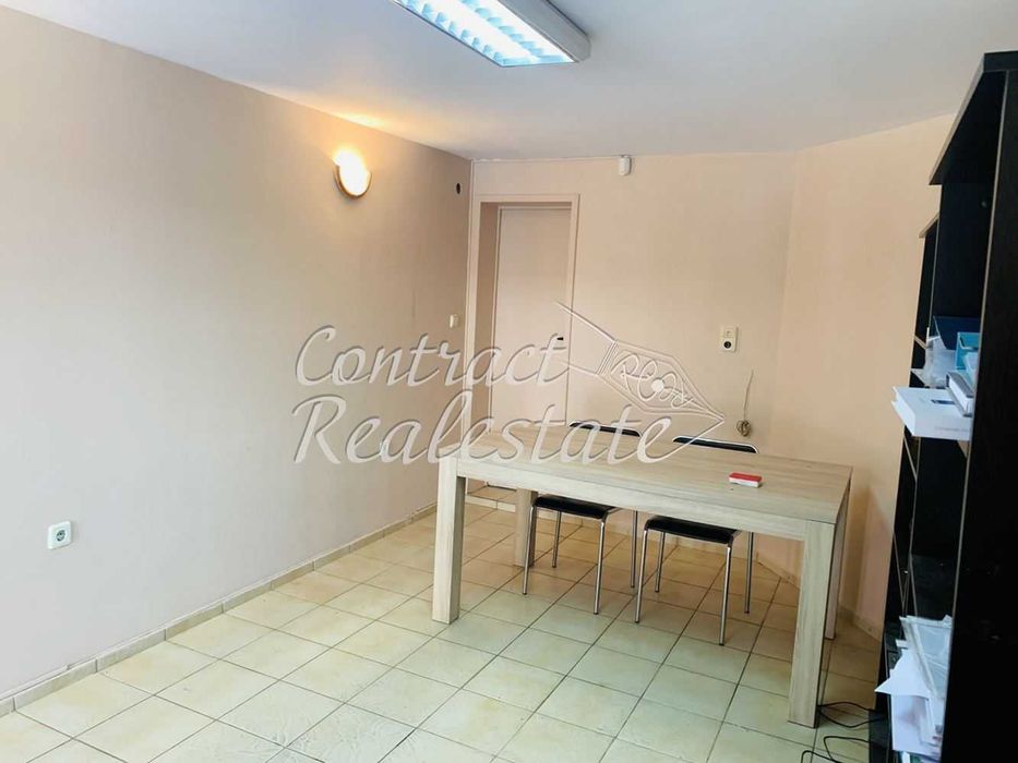 Дава се под наем Магазин в Варна, Център - 15 кв.м за 253.98 € - Снимка #1