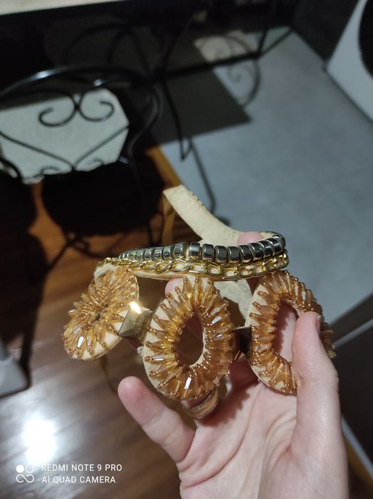 Оригинальное украшение на шею