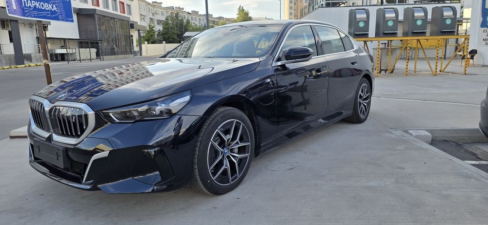 BMW i5 eDrive35L M packed