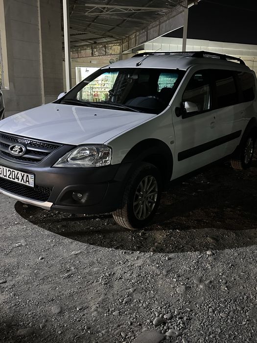 Lada largus cross
