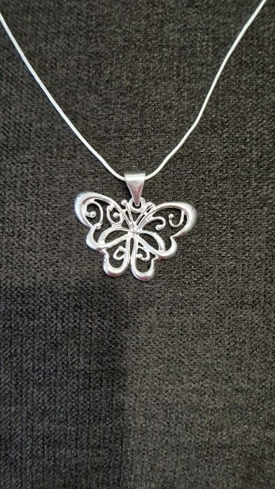 Сребърно колие с висулка