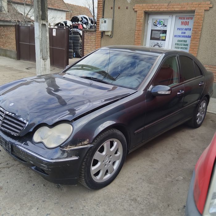 Oglinda stanga/dreapta Mercedes C-Class w203 an 2001-2007