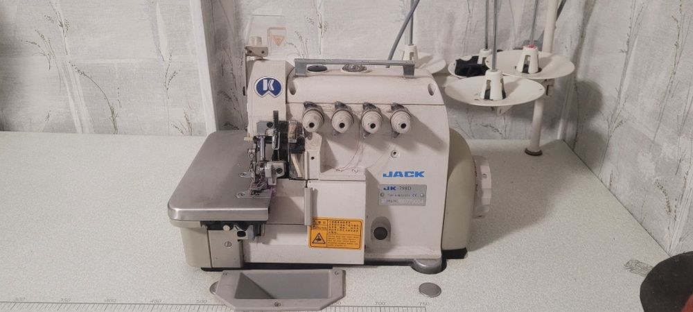 Jack overlok va to‘g‘ri chok mashinka sotiladi