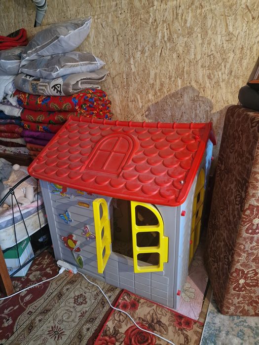 Продается детскии домик и горка