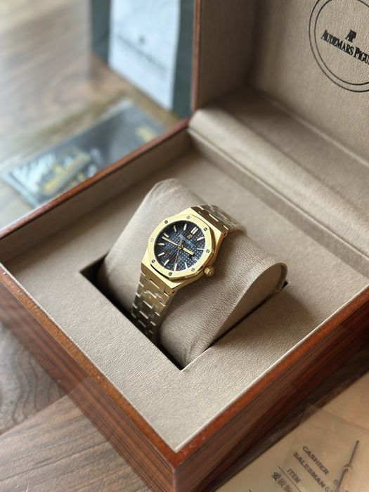 Audemars Piguet Royal Oak Gold and Black Quartz 33 mm - дамски модел