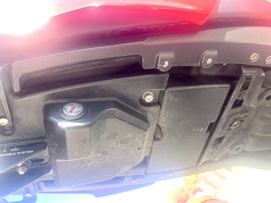 Vând Ducati Monster 696