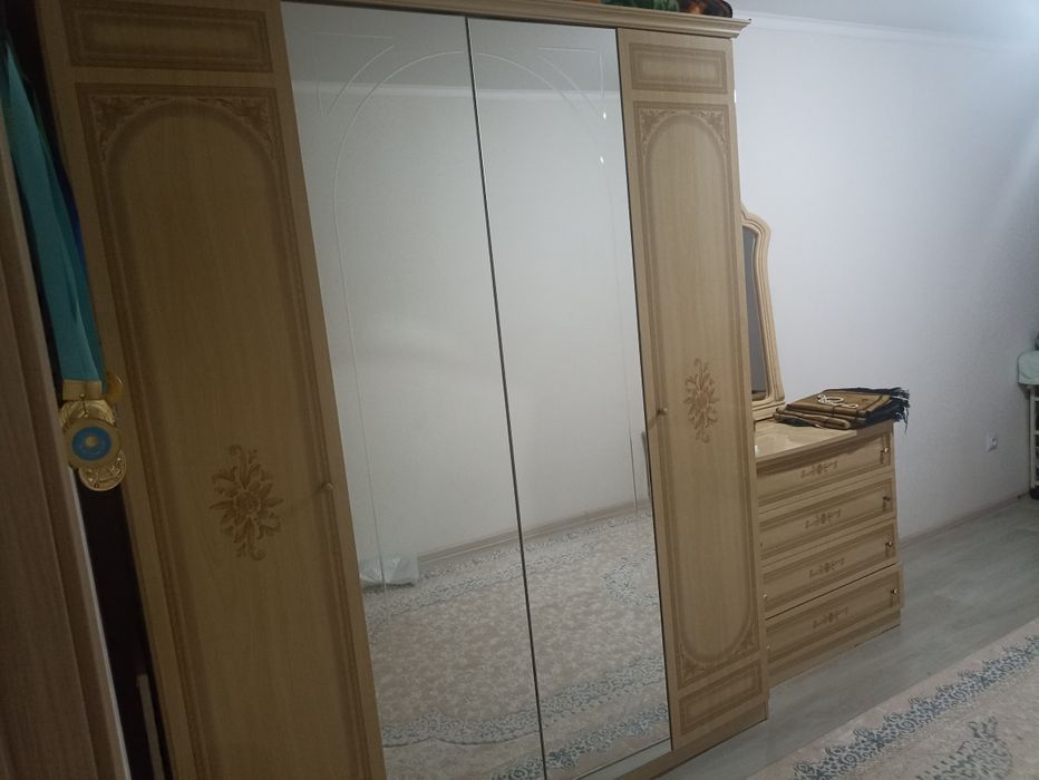 Продам спальный гарнитур