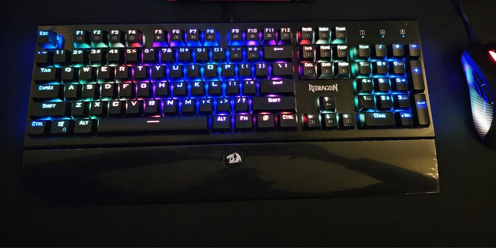 Tastatura mecanica  full RGB, silentioasa si precisa