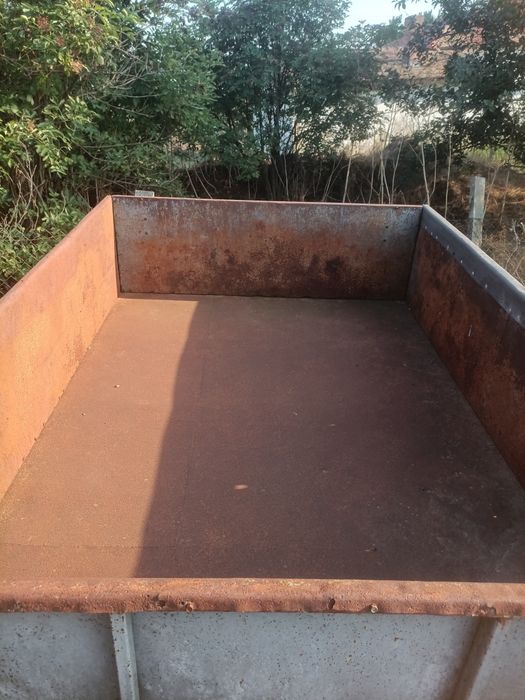 Продавам тракторно ремарке едноосово