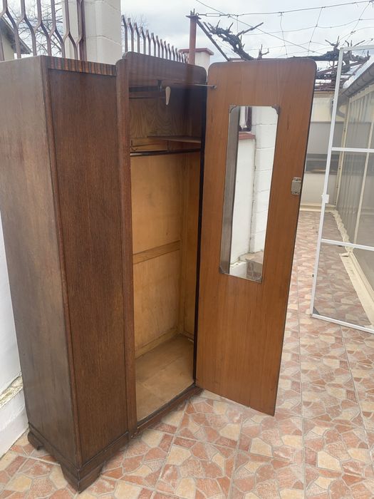 Античен гардероб