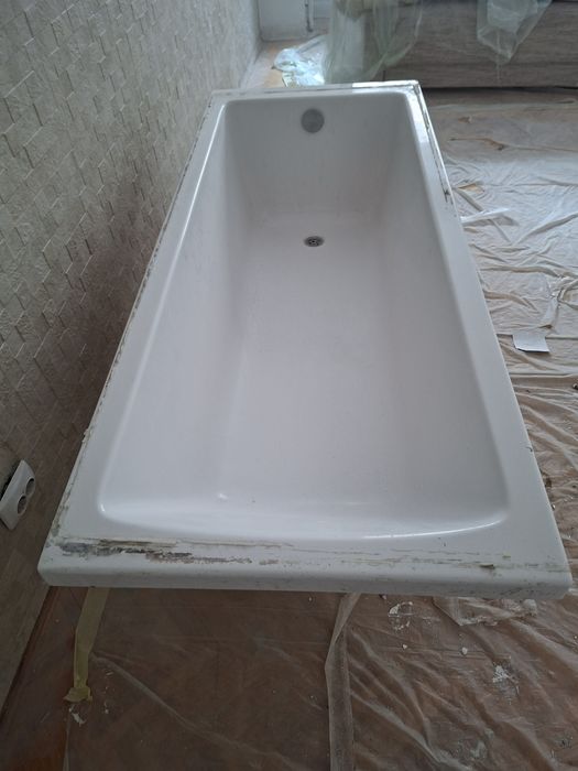 Super oferta. Vand cadă. Gratis geam protecție