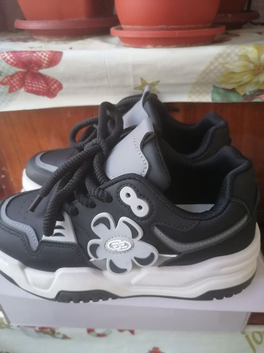 Adidași noi (mărimea 36)