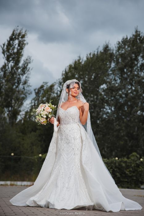 Rochie de mireasă sirenă cu trena detașabilă
