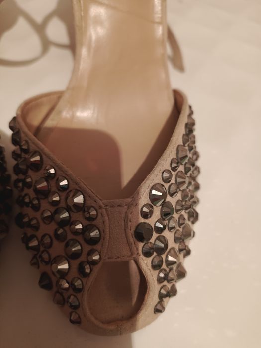 Продам босоножки