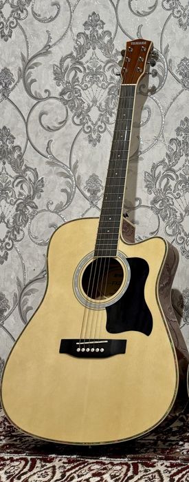 Gitara . Yamaha.