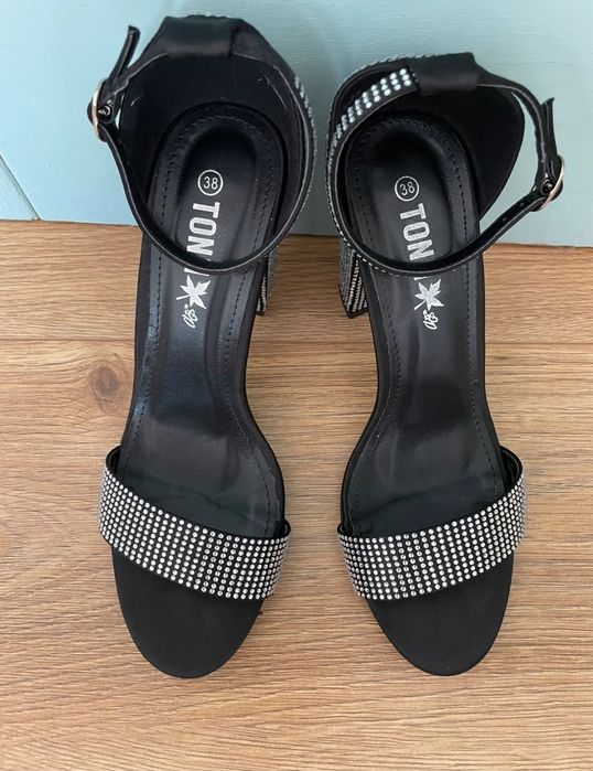 Sandale cu toc gros si strasuri 38