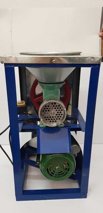 Електрическа месомелачка 32